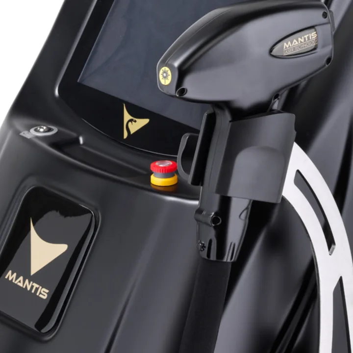 Applikator des BLACK TRIPLE im Halter, darunter der Not-Aus-Taster, Foto von MANTIS
